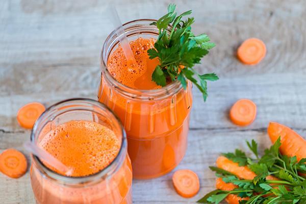 nước ép thanh lọc cơ thể từ cà rốt