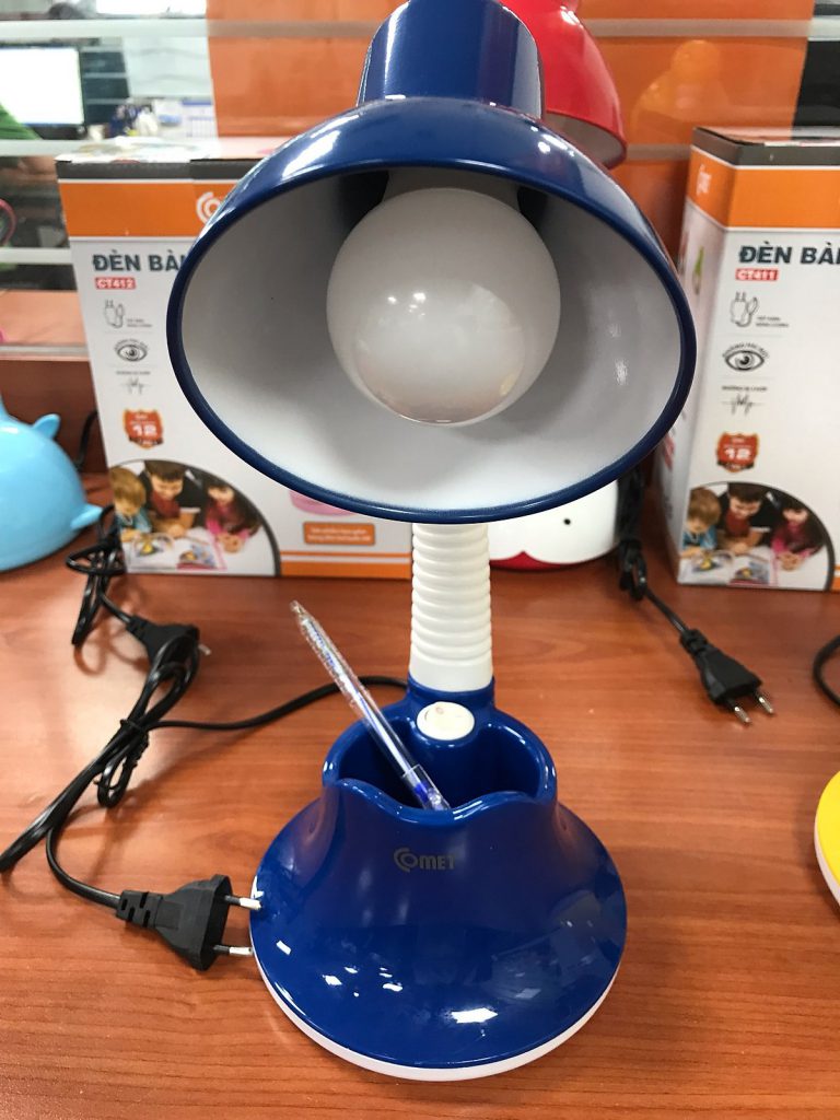 ĐÈN BÀN COMET CT413