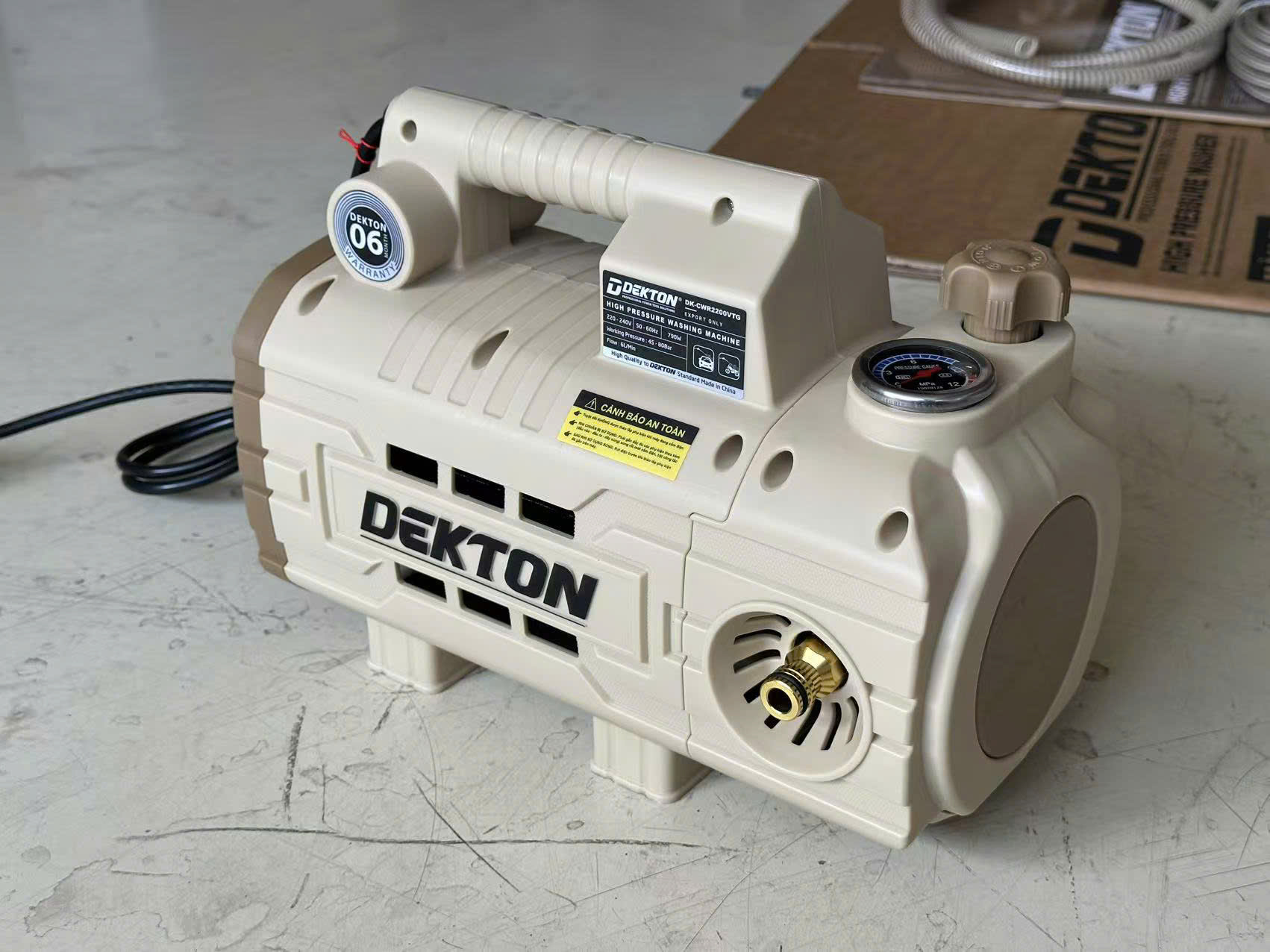 Máy Xịt Rửa Xe Mini Dekton DK-CWR2200VTG 790W (Có Chỉnh Áp, Chống Giật, Dây Đồng)