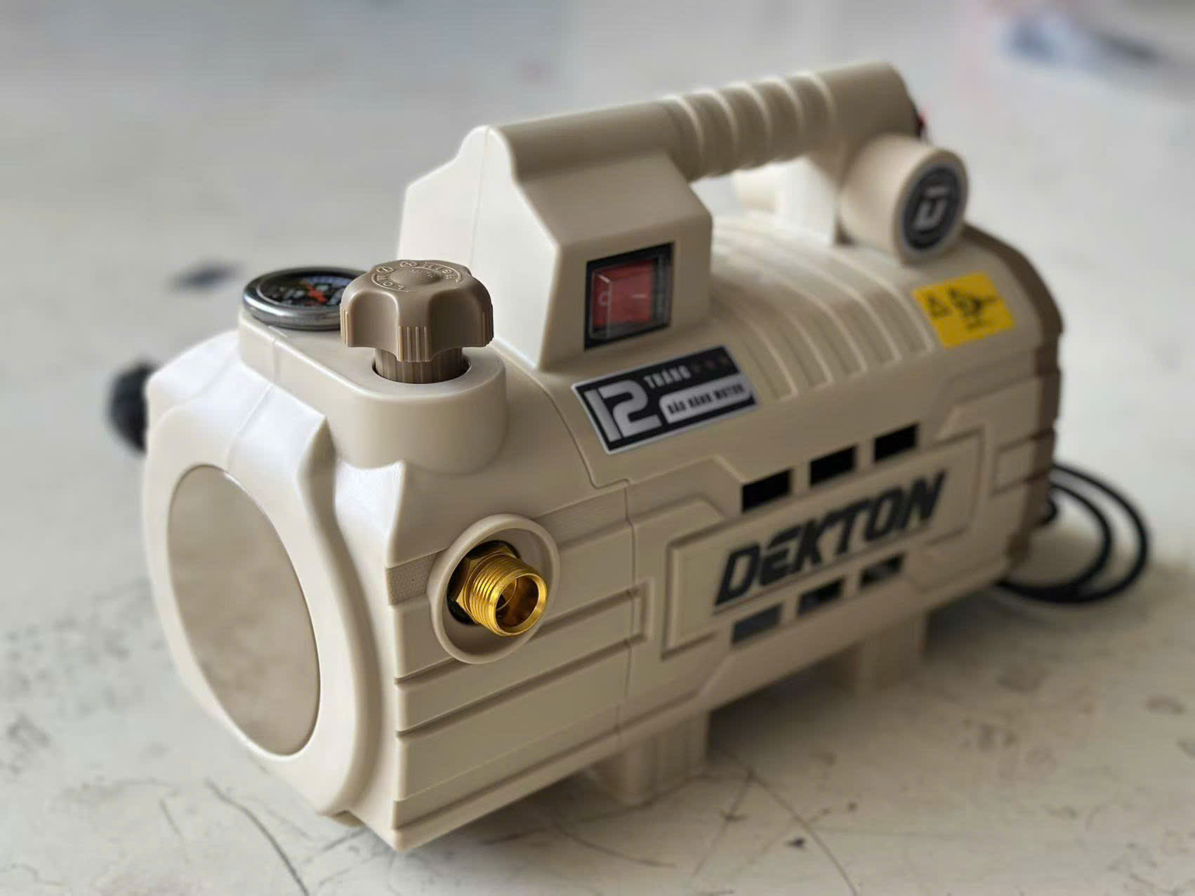 Máy Xịt Rửa Xe Mini Dekton DK-CWR2200VTG 790W (Có Chỉnh Áp, Chống Giật, Dây Đồng)