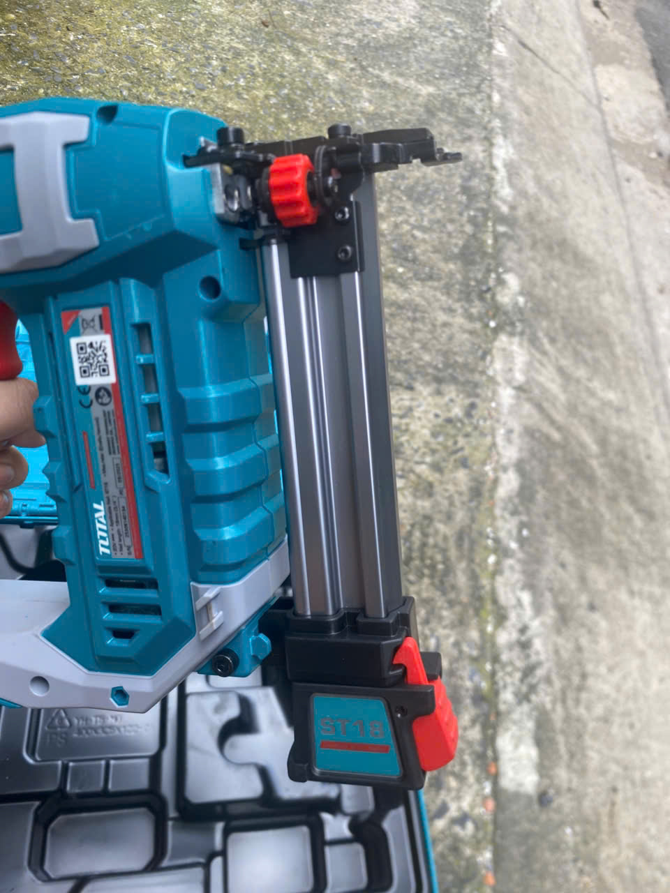 [HÀNG THANH LÝ / HÀNG BỊ BOM] Máy Bắn Đinh Bê Tông Dùng Pin 20V Total TCSTLI3805 (Không Pin Sạc)