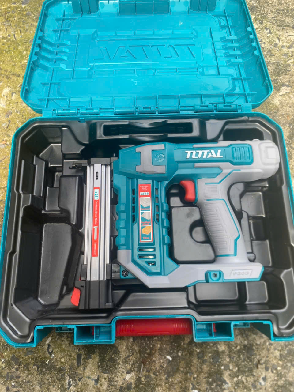 [HÀNG THANH LÝ / HÀNG BỊ BOM] Máy Bắn Đinh Bê Tông Dùng Pin 20V Total TCSTLI3805 (Không Pin Sạc)