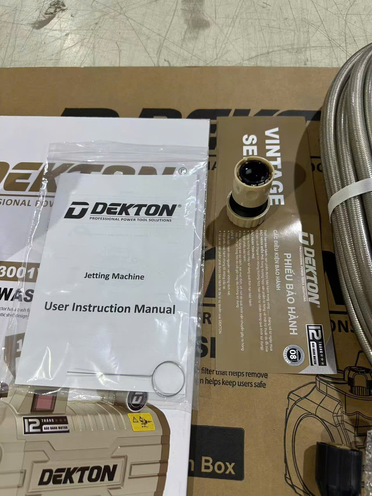 Máy Xịt Rửa Xe Mini Dekton DK-CWR3001VTG 1350W (Chỉnh Áp 110 Bar, Dây Đồng 100%, Dây Xịt 12M)