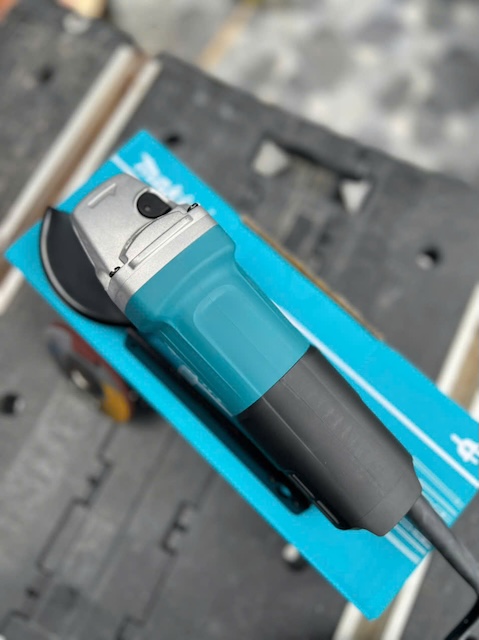 Máy mài góc (100mm) hiệu MAKITA,  Model: 9553B