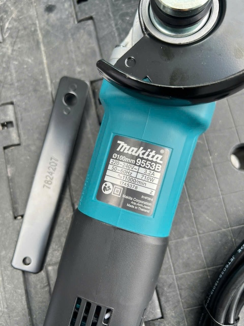 Máy mài góc (100mm) hiệu MAKITA,  Model: 9553B