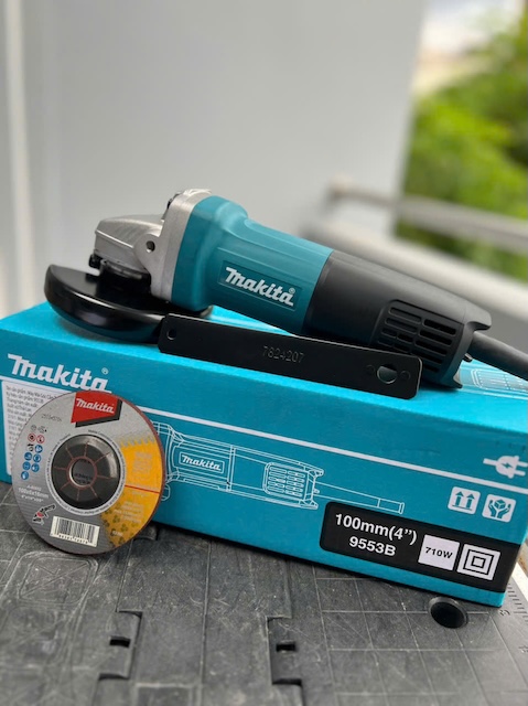 Máy mài góc (100mm) hiệu MAKITA,  Model: 9553B