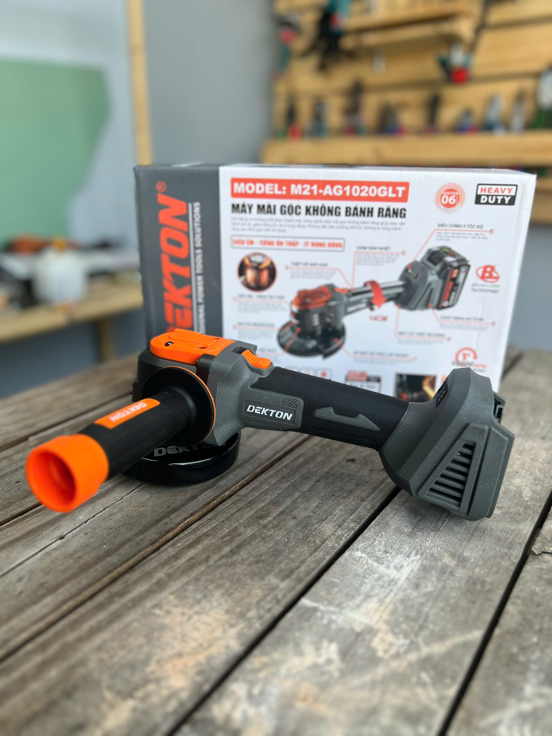 Máy Mài Góc Không Bánh Răng Dekton M21-AG1020GLT, 100mm, 10200 RPM