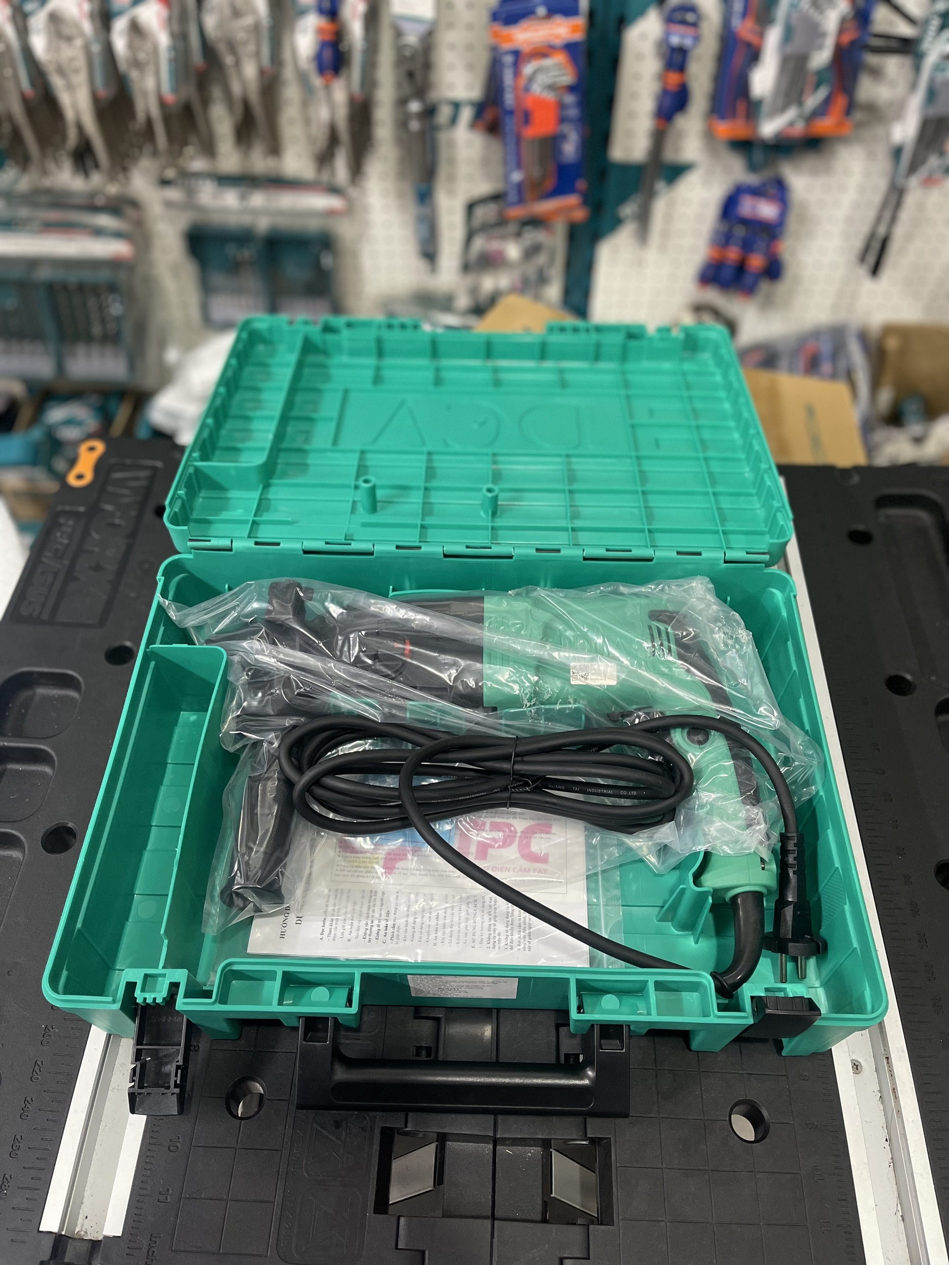 Máy khoan đục 720W DCA AZC05-26B