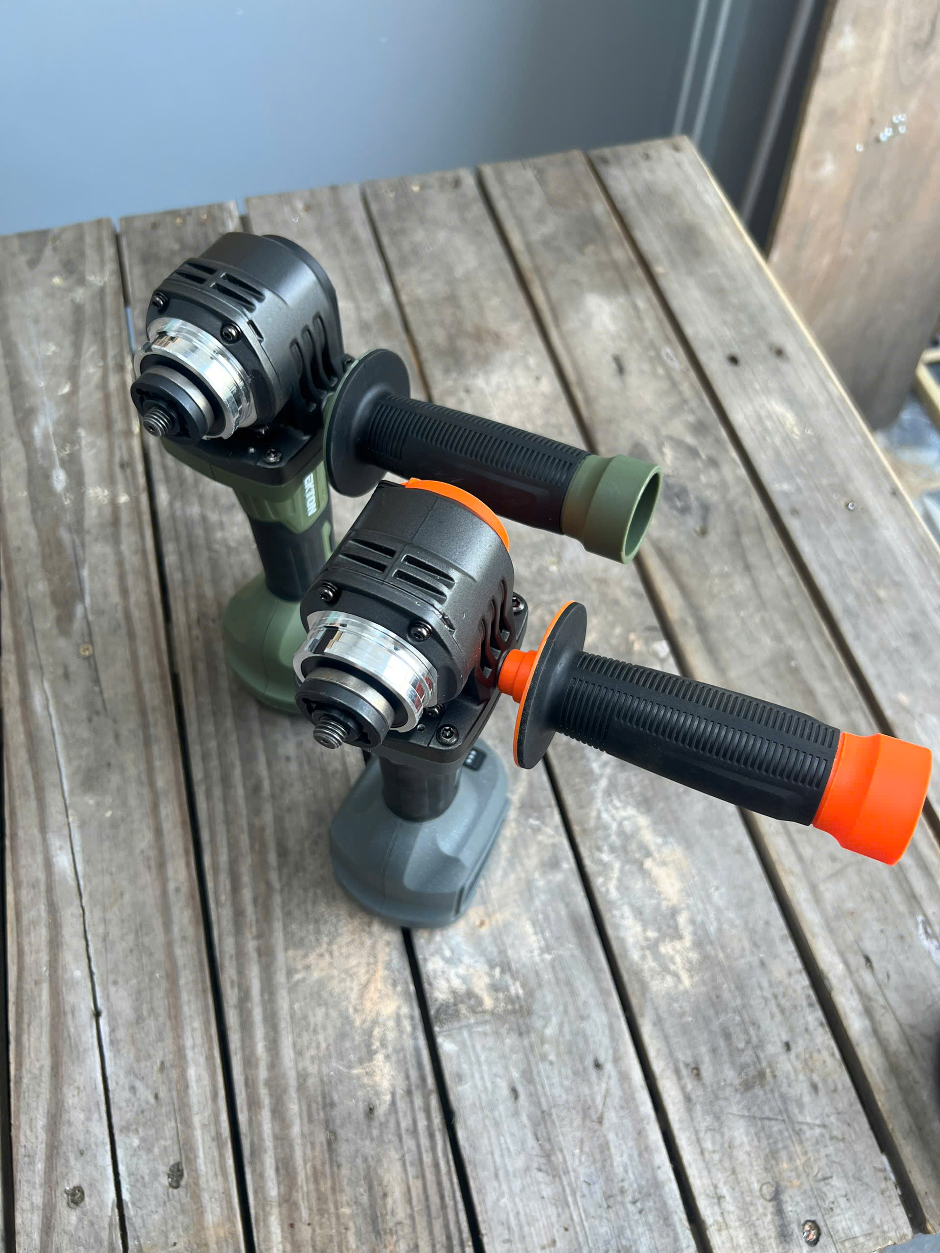 Máy Mài Góc Không Bánh Răng Dekton M21-AG1020GLT, 100mm, 10200 RPM