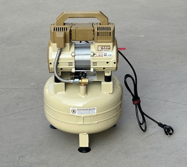 Máy Nén Khí Không Dầu Dekton DK-AC2912VTG | 1.1HP - 12 Lít | Ruột Bình Chống Gỉ - Nhỏ Gọn Linh Hoạt