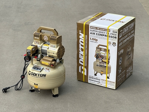 Máy Nén Khí Không Dầu Dekton DK-AC2912VTG | 1.1HP - 12 Lít | Ruột Bình Chống Gỉ - Nhỏ Gọn Linh Hoạt