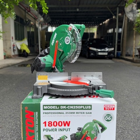 MÁY CẮT NHÔM DÂY CUROA 255MM – CẮT NHÔM CHÍNH XÁC CAO DEKTON DK-CN250XPLUS