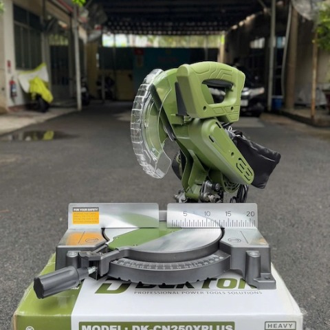 MÁY CẮT NHÔM DÂY CUROA 255MM – CẮT NHÔM CHÍNH XÁC CAO DEKTON DK-CN250XPLUS