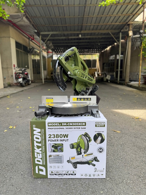 Máy Cắt Nhôm Dekton DK-CN305XCR Chuyên Nghiệp 2380W Dây Curoa Tốc Độ 6000Rpm Có Đèn LED Hỗ Trợ