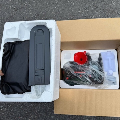 Cưa xích cầm tay hoạt động bằng xăng hiệu DEKTON; Model: DK-CX12