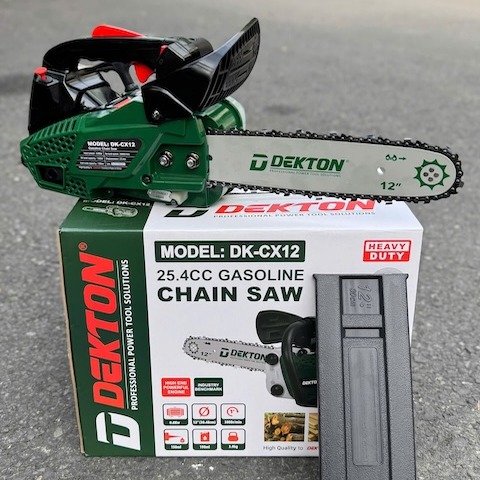 Cưa xích cầm tay hoạt động bằng xăng hiệu DEKTON; Model: DK-CX12