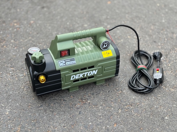 Máy Xịt Rửa Xe Mini Dekton DK-RX3001XMAX - Có Chỉnh Áp, Chống Rò Điện, Motor Cảm Ứng Từ 100% Đồng
