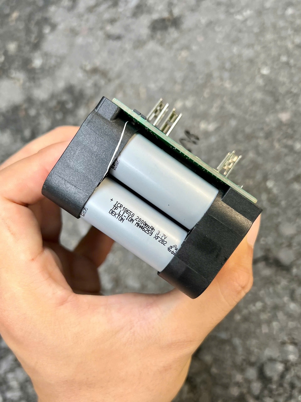 Pin Thế Hệ Mới PROMAX Chân Phổ Thông DEKTON 21V