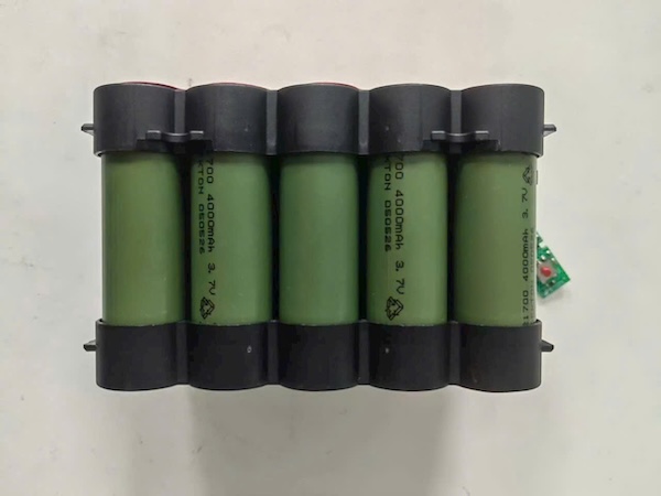 Pin Dekton M21-B8150PRO 21V 8.0Ah Gen 4 Cell Tabless Dòng Xả 150A Pin Lithium Hệ M21 Chính Hãng