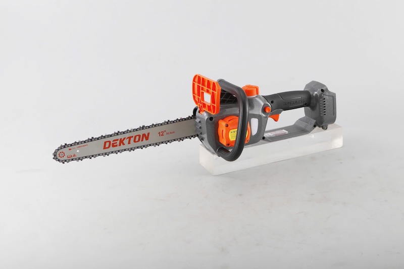 Cưa xích cầm tay hoạt động bằng pin hiệu DEKTON, model: M21-CS12BLC