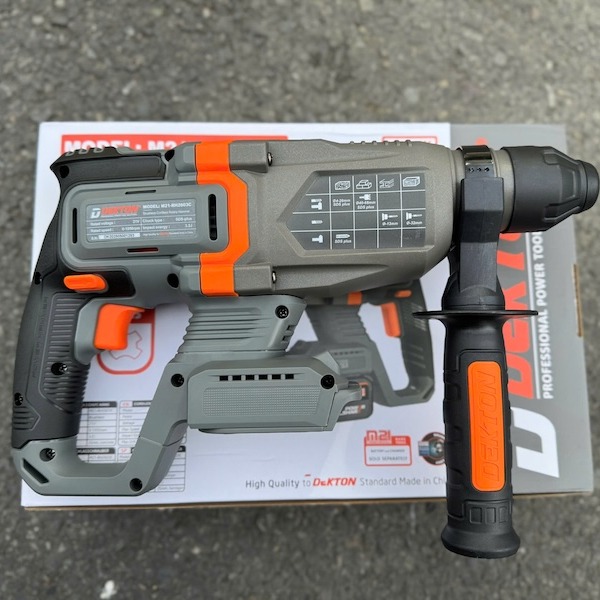 Máy khoan bê tông 3 chức năng hoạt động bằng pin 21V hiệu DEKTON - Model: M21-RH2603C