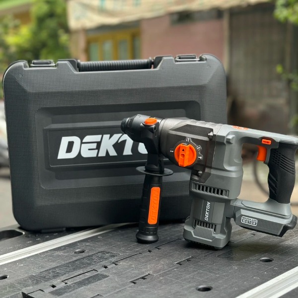 MÁY KHOAN ĐỤC BÊ TÔNG DÙNG PIN 21V DEKTON M21-RH2603PLUS