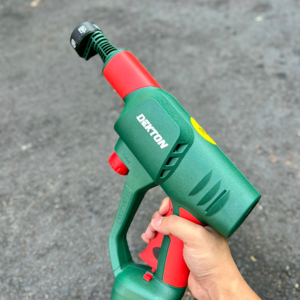 Máy xịt rửa xe (máy phun bắn tia nước áp lực cao), hiệu DEKTON, dùng pin, dạng cầm tay (ko kèm pin) M21-SRX1406PROMAX
