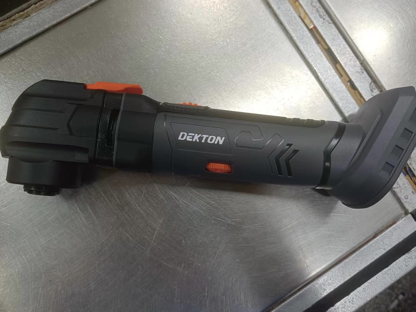 MÁY CẮT RUNG ĐA NĂNG - CHÂN PIN M21 PHỔ THÔNG DEKTON M21-CDN01BL