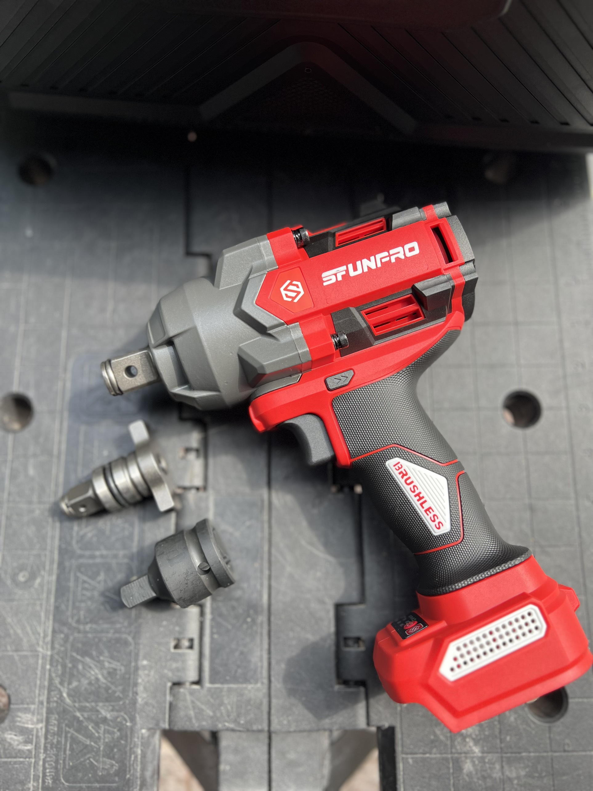 Máy siết bulong 1000N đầu khẩu 3/4 inch dùng pin 20V SFUNPRO S20 M1000A