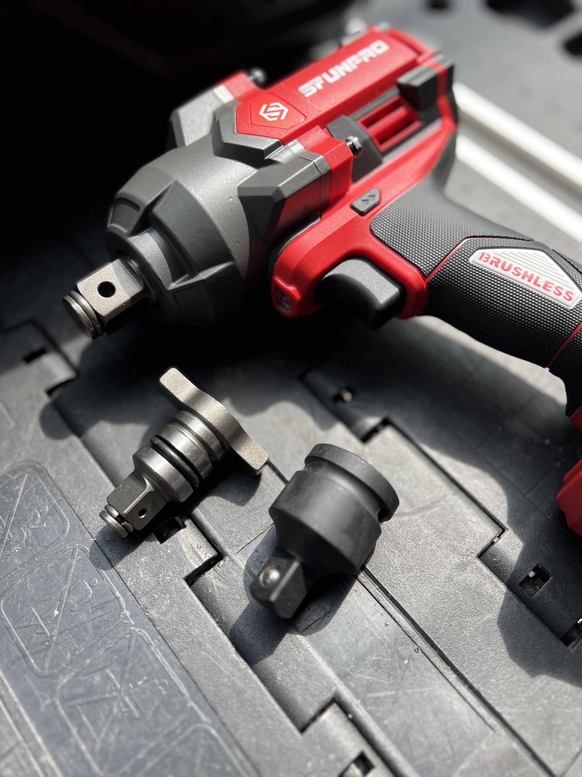 Máy siết bulong 1000N đầu khẩu 3/4 inch dùng pin 20V SFUNPRO S20 M1000A