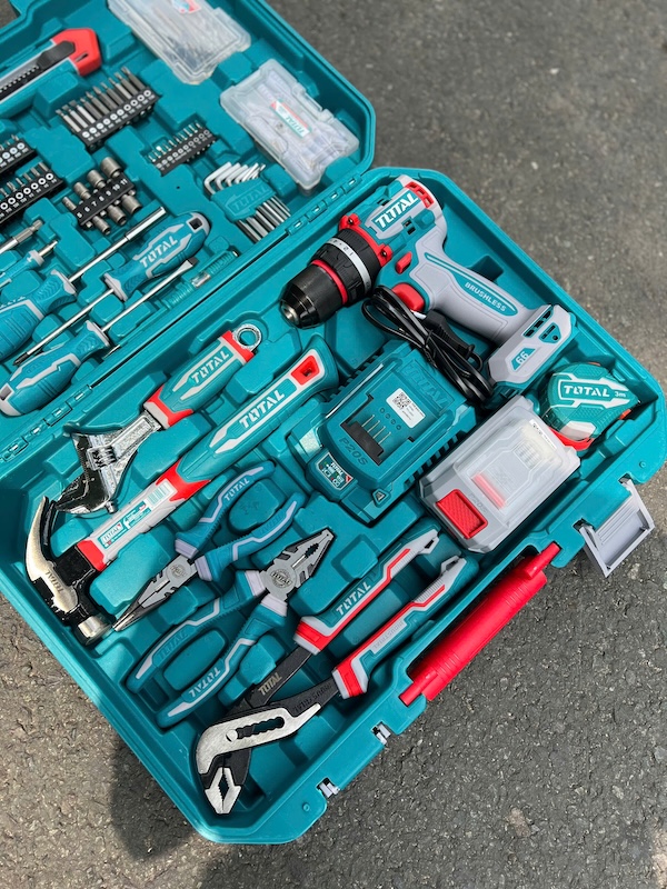Bộ 166 Món Dụng Cụ Cầm Tay Total THKTHP41667 – Kèm Máy Khoan Búa 20V Không Chổi Than