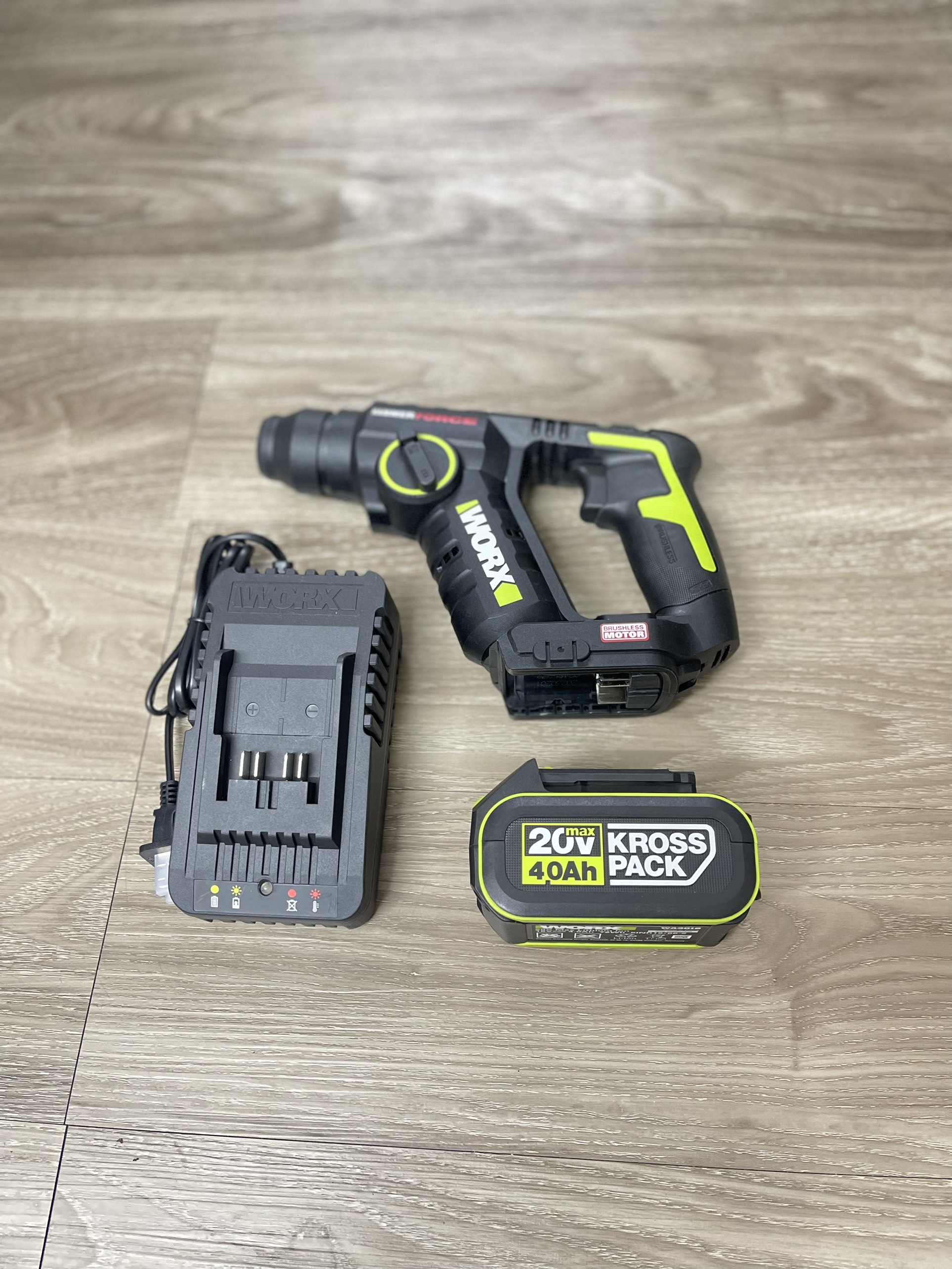 Máy khoan đục bê tông cầm tay 20V Worx (1pin4Ah+Sạc) WU380S