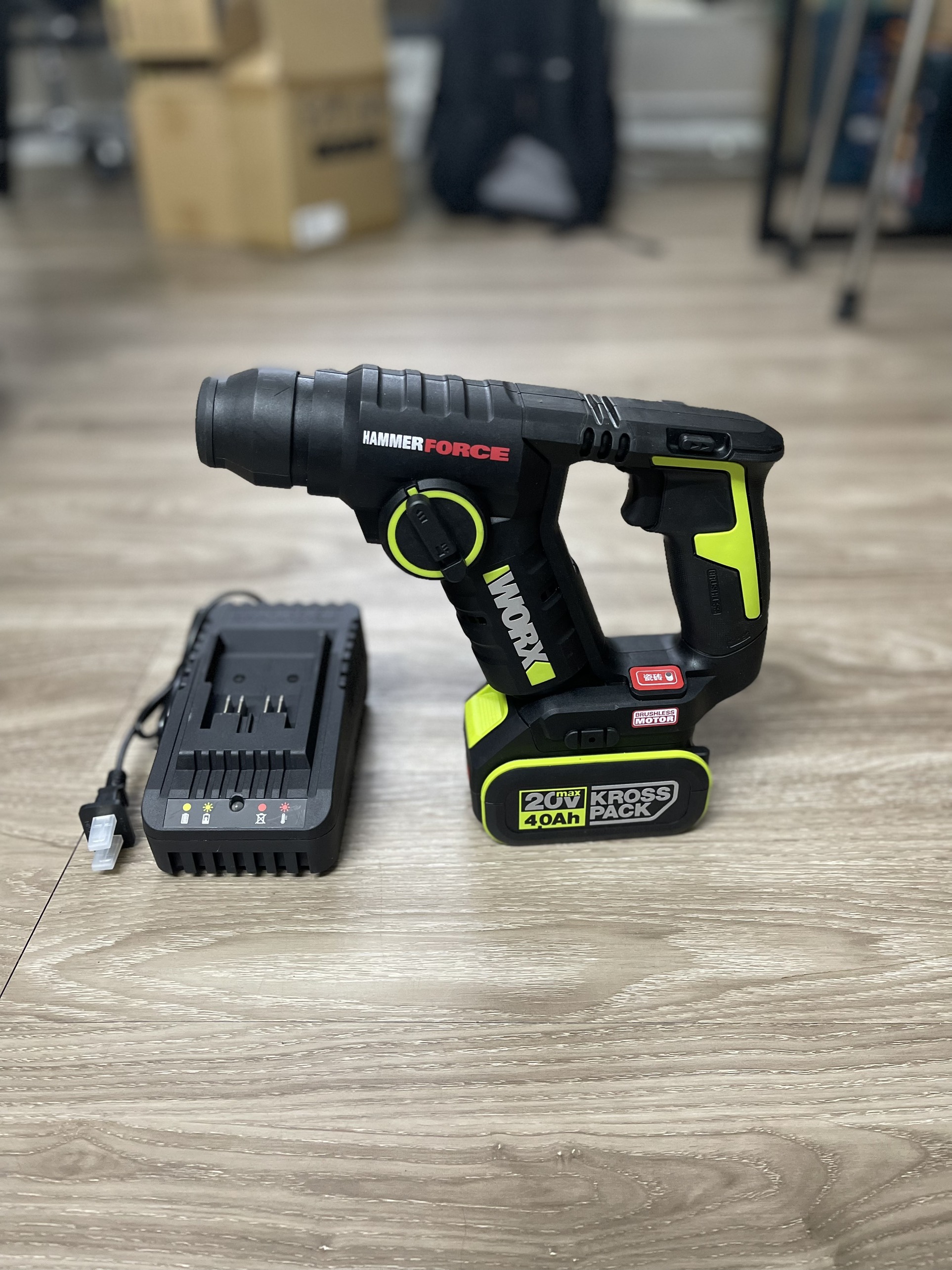 Máy khoan đục bê tông cầm tay 20V Worx (1pin4Ah+Sạc) WU380S