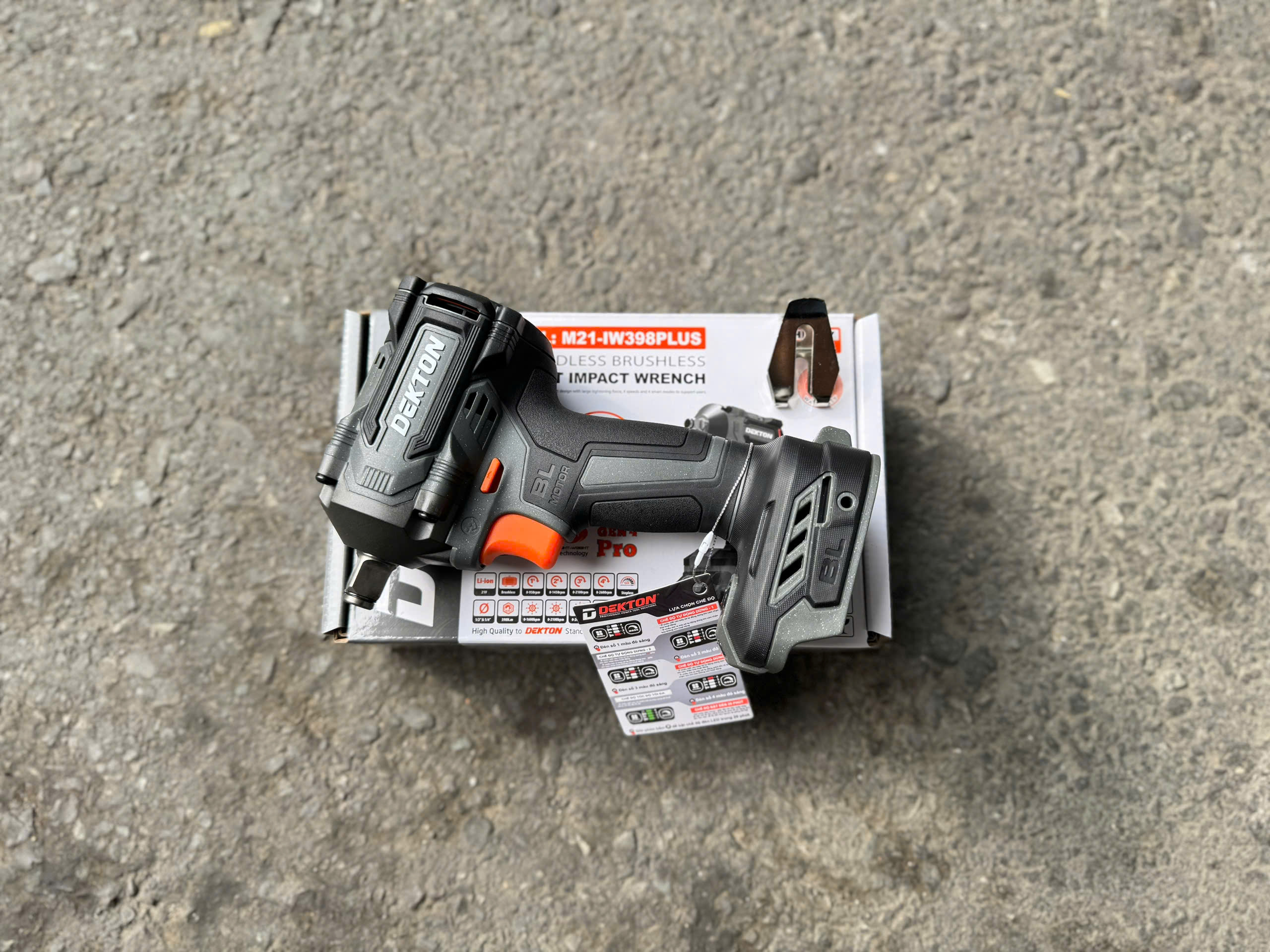 Máy Siết Bu Lông Dekton M21-IW398PLUS Lực 398N.m Đầu Khẩu 2 Trong 1