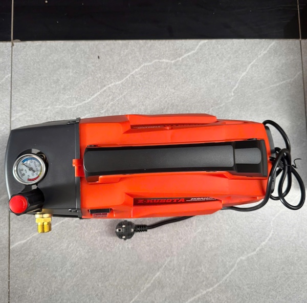 Máy Rửa Xe Cao Áp Z-Kubota ZKBR2800 2800W Dây 10m Tự Hút Nước Kèm Bình Bọt Tuyết