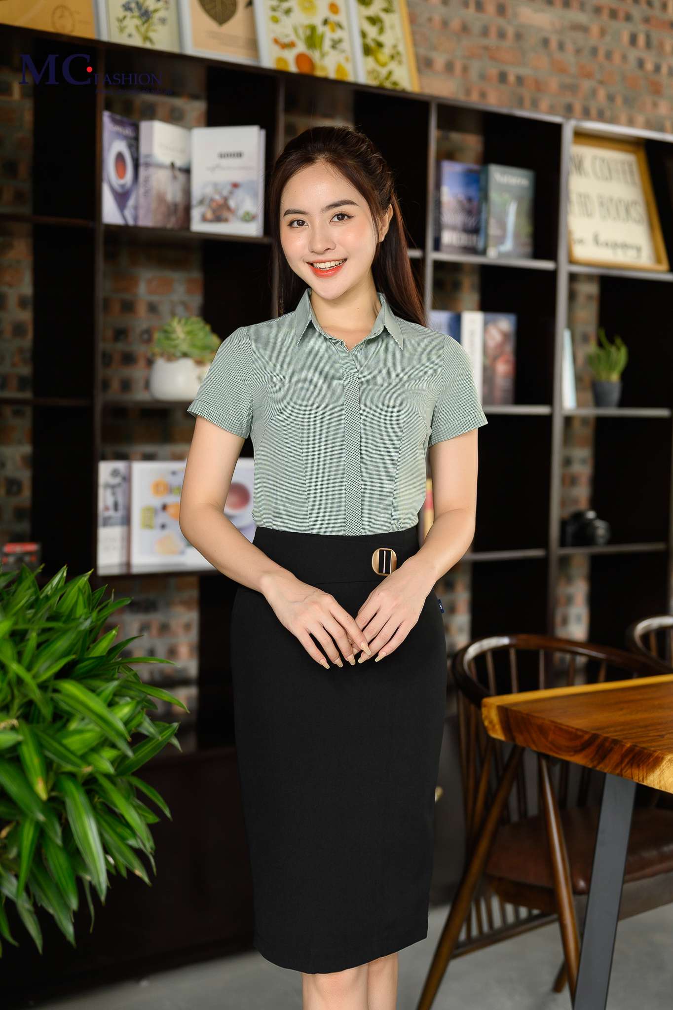 Tuyển chọn những mẫu váy đầm kẻ caro công sở thịnh hành nhất - Thời trang -  Việt Giải Trí