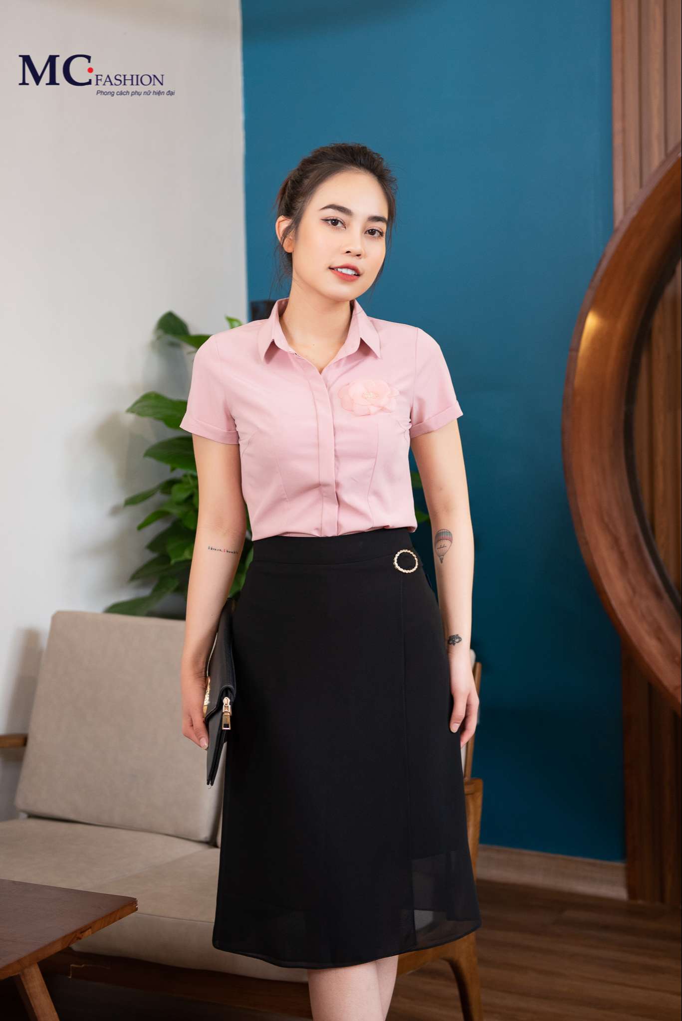 6 Cách kết hợp chân váy Midi với áo sơ mi công sở nữ tính