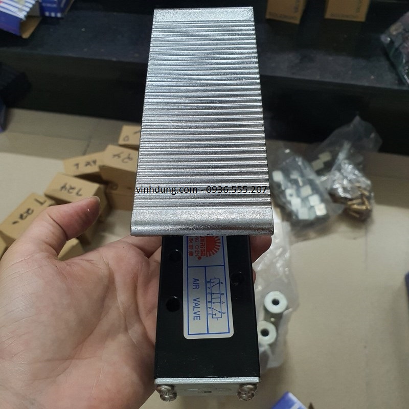 Van đạp chân ST-402 ST-403