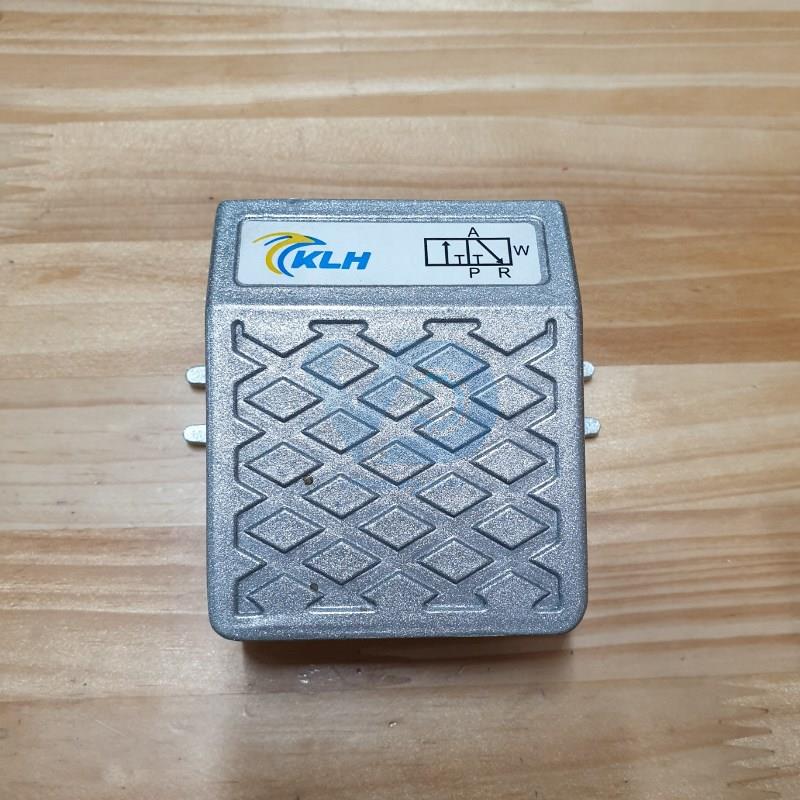 Van đạp chân 3FM210-08