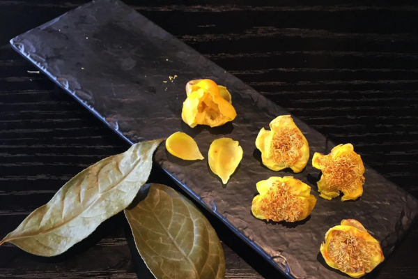 Giá trà hoa vàng trên thị trường bao nhiêu?