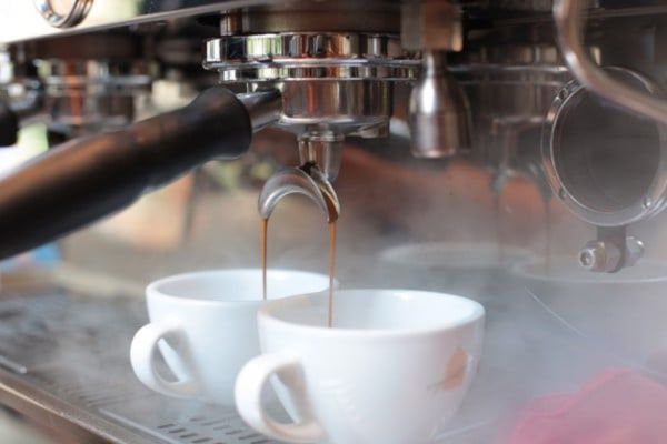 Nhiệt độ pha cà phê lý tưởng nhất để hương vị thơm ngon, đậm đà