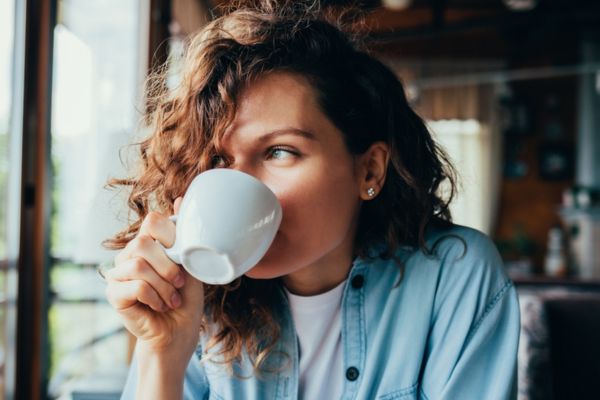 Phụ nữ uống cà phê có tốt không? Nên sử dụng cà phê như nào?