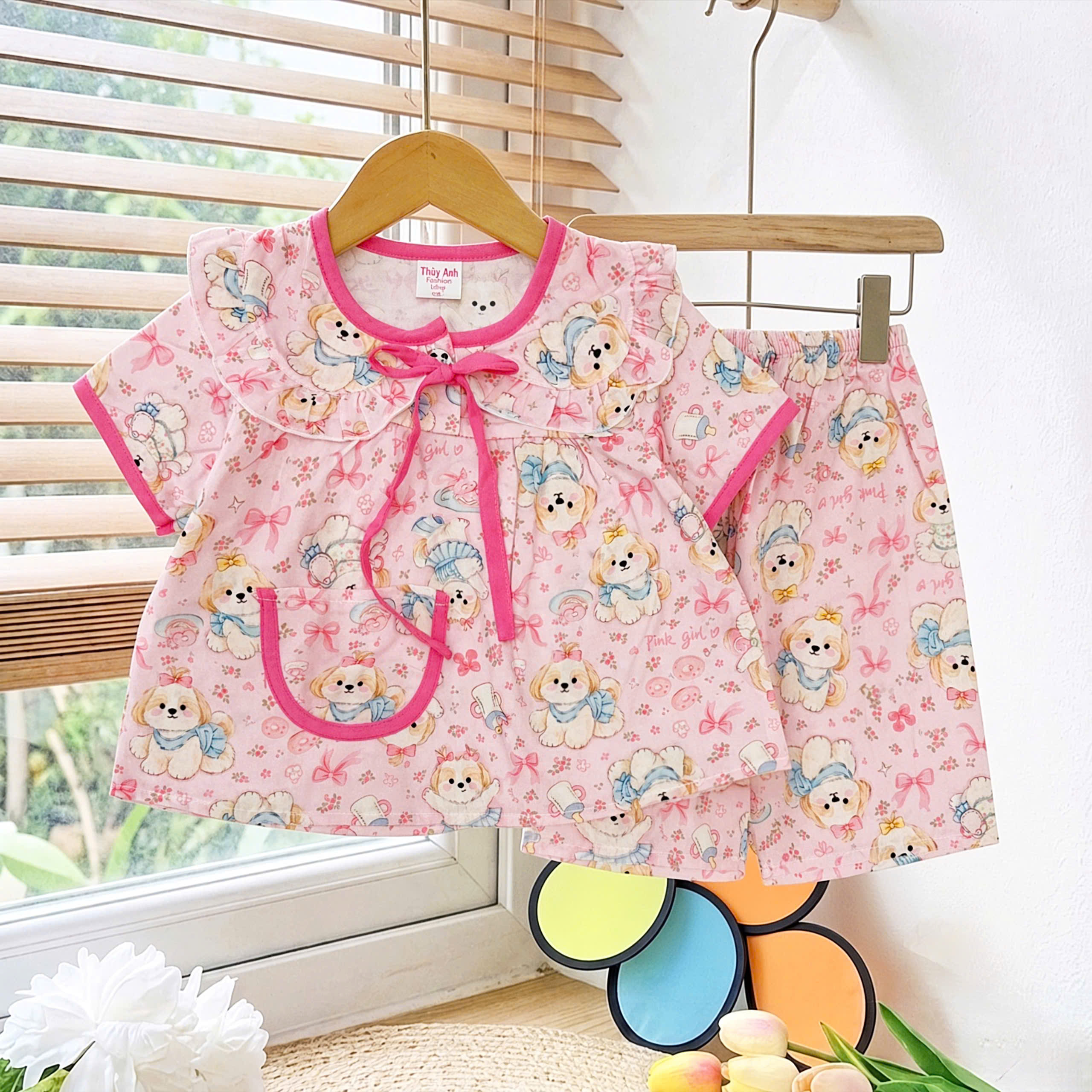 bé gái - tay ngắn quần lửng lớn