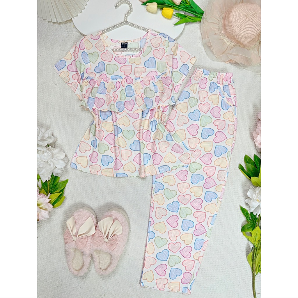 9 tấc bèo ngực
