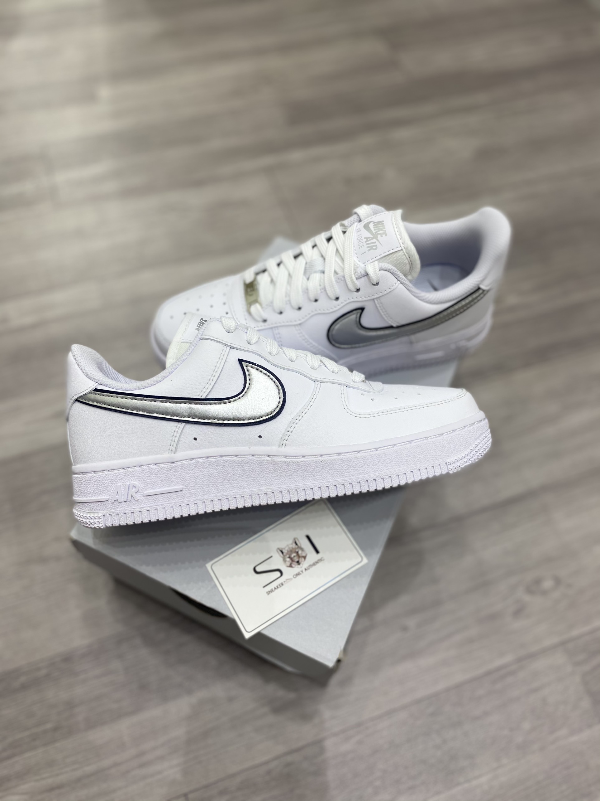 nike air force 1 essential silver
