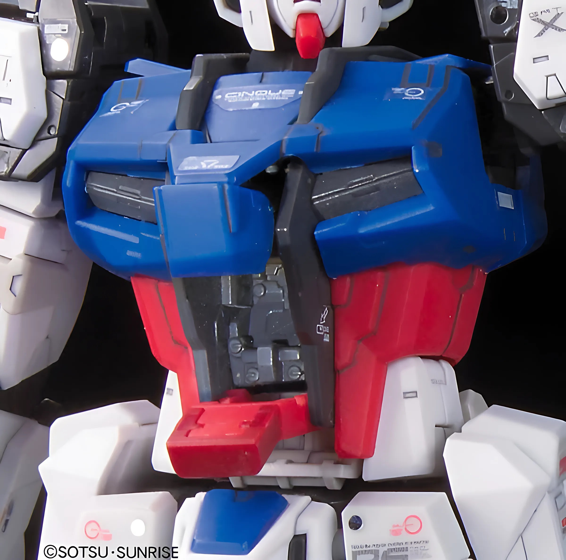 Buồng lái RG Aile Strike Gundam