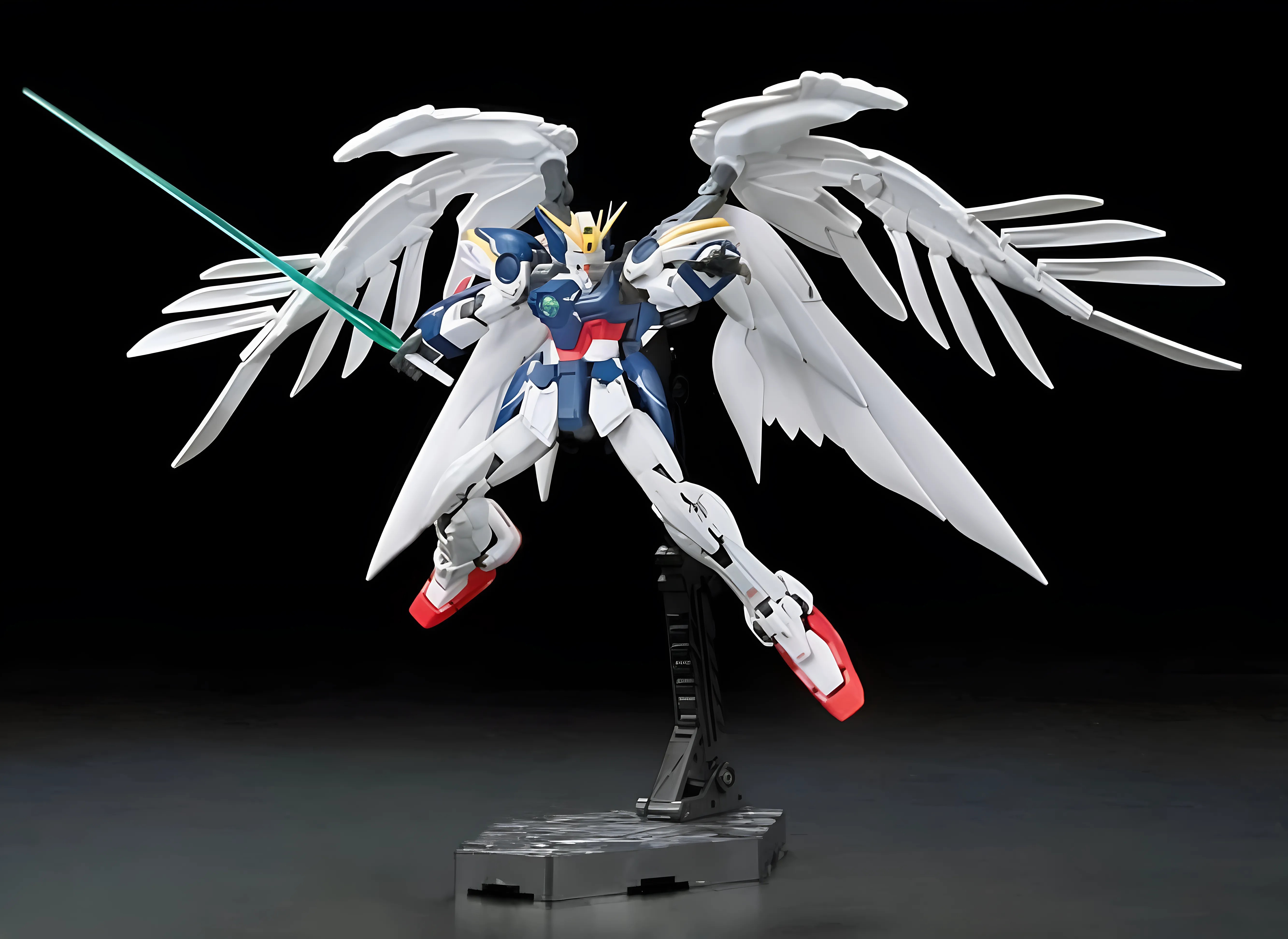 Mô hình RG Wing Gundam Zero EW