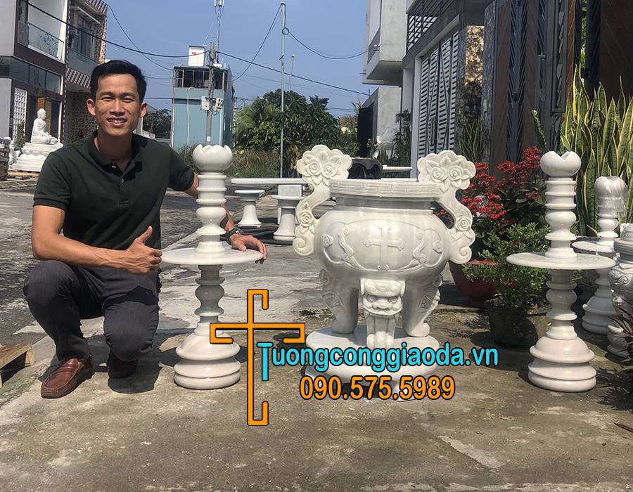 Lư Hương Đá Công Giáo Kèm Chân Đèn Công Giáo