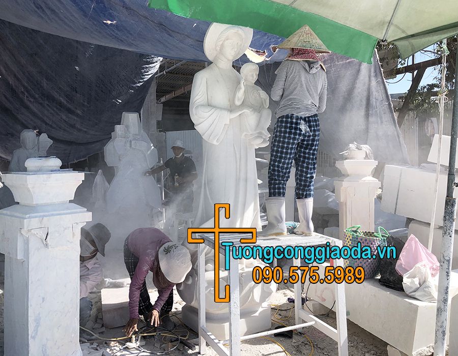 Mài và đánh bóng tượng đức mẹ la vang bằng đá trắng đẹp