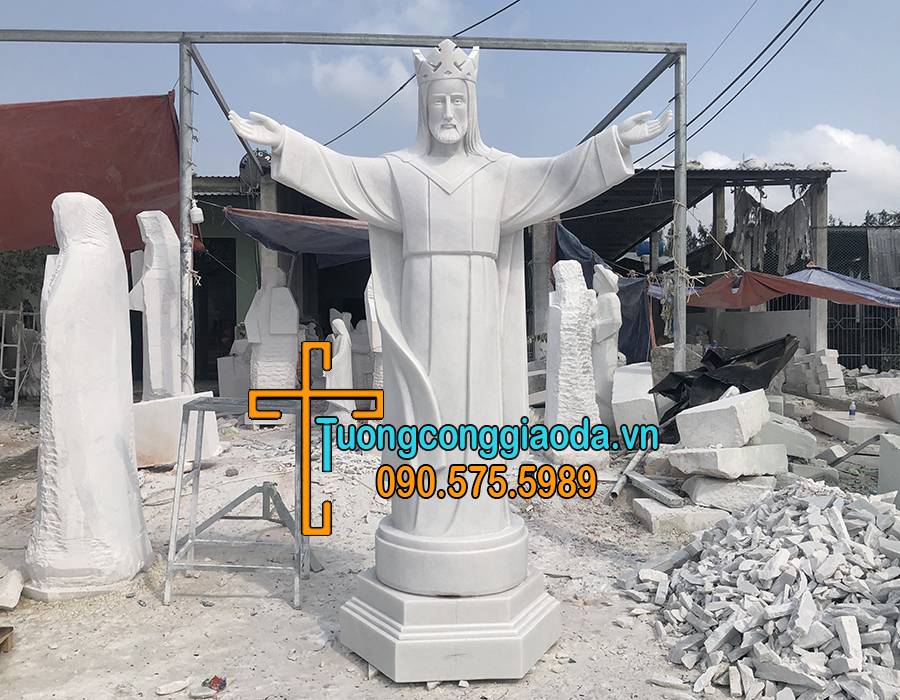 Mẫu Tượng Chúa KiTô Vua Tại Ba Lan Bằng Đá Đẹp